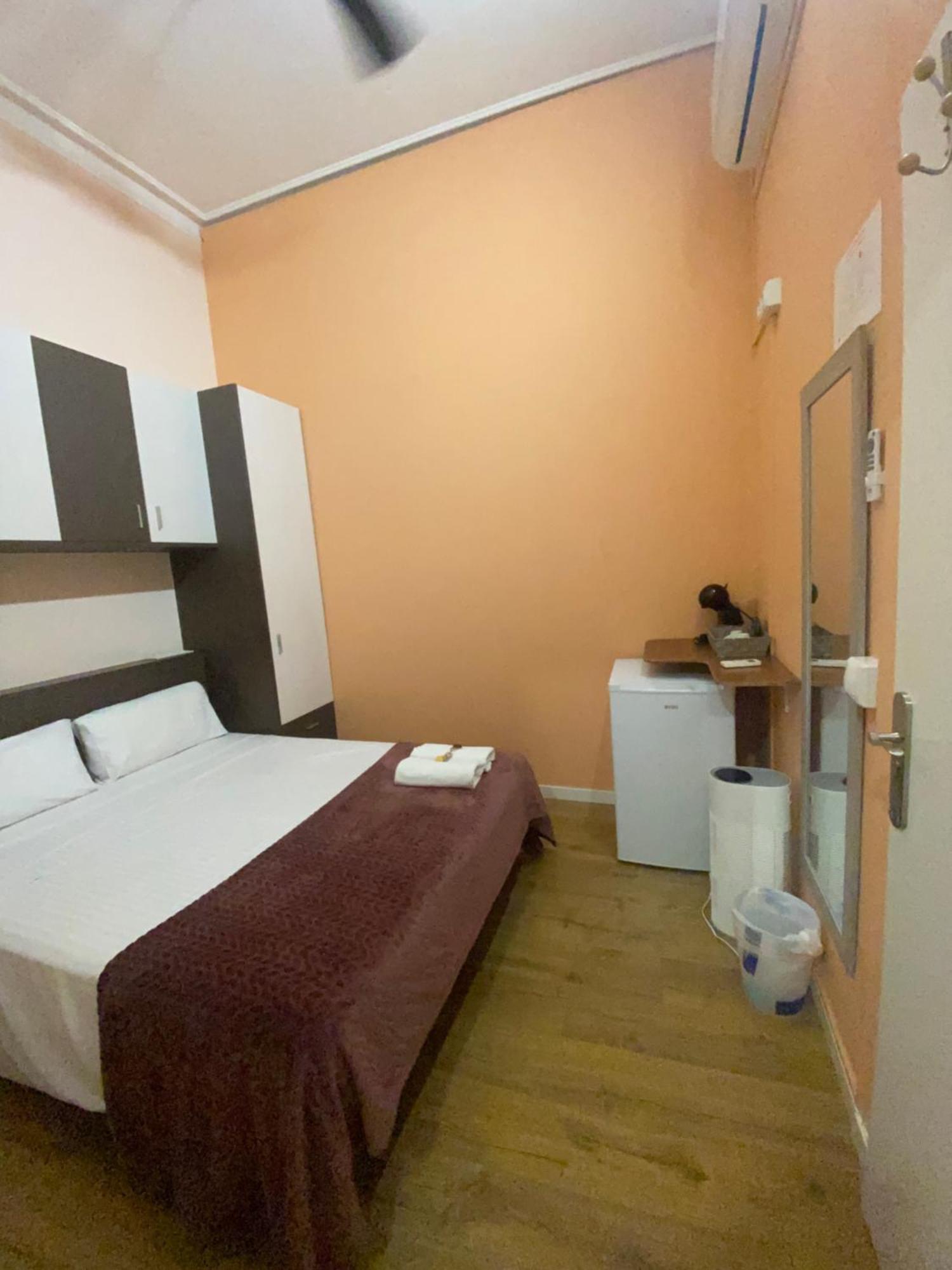 Sant Antoni Hostal, Sustainable Tourism Барселона Екстериор снимка